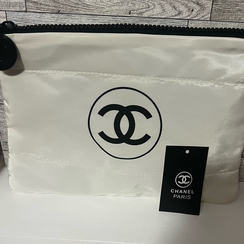 GWP- White and Black Pouch/Tablet Sleeve